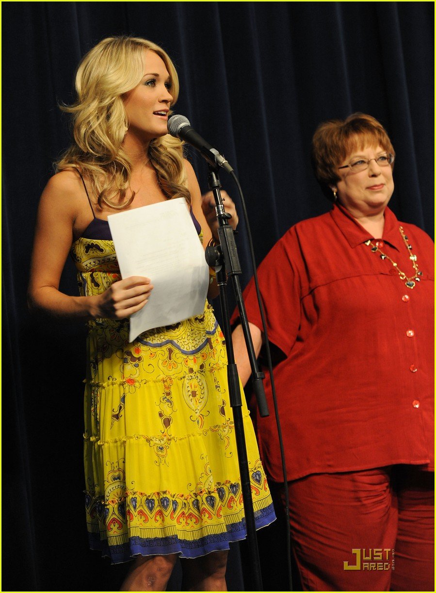 Carrie Underwood Donates Instruments To Checotah High School Photo