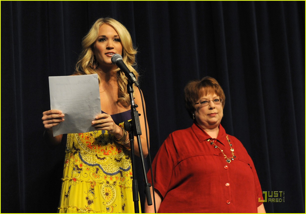 Carrie Underwood Donates Instruments To Checotah High School Photo