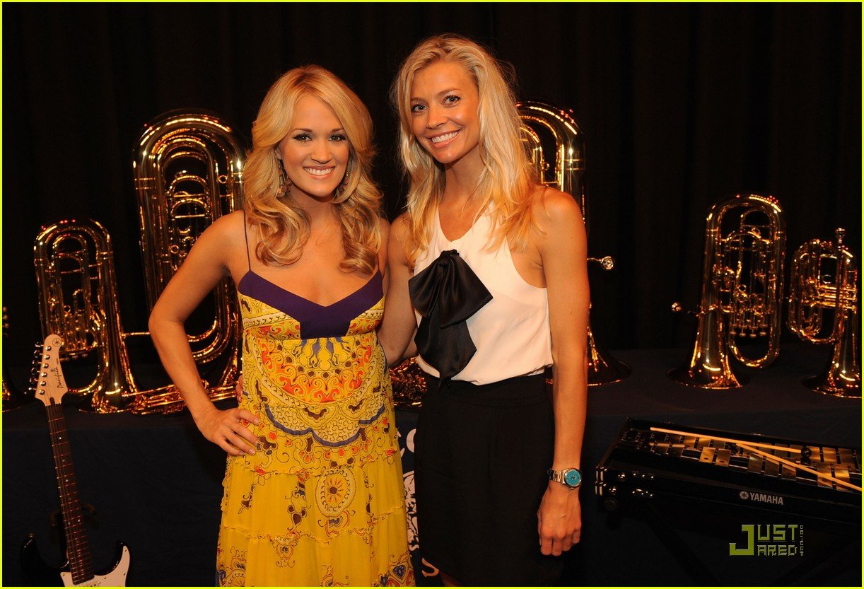 Carrie Underwood Donates Instruments To Checotah High School Photo
