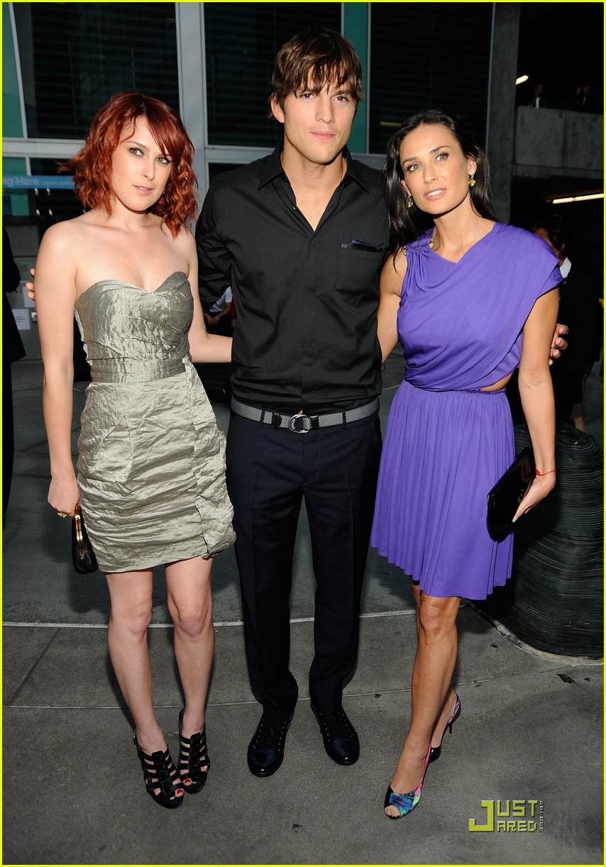 Rumer Willis Has A Fun Family Photo 2101401 Ashton Kutcher, Demi Moore, Rumer Willis Photos