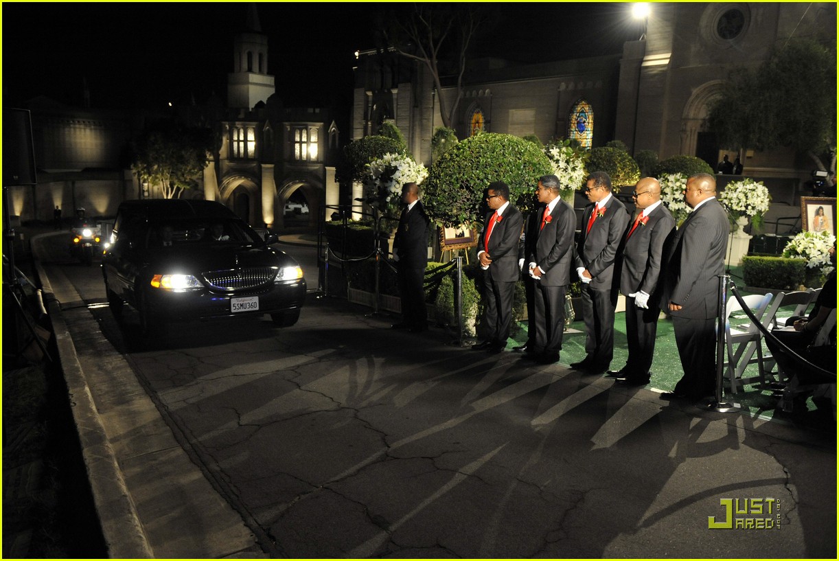 Michael Jackson Is Laid To Rest Photo 2185101 Michael Jackson Photos(02)