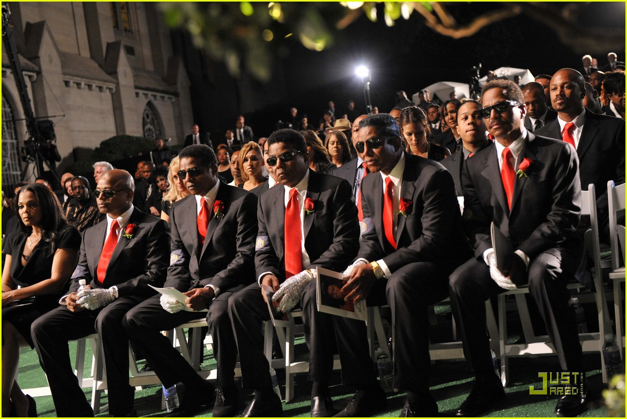 Michael Jackson Is Laid To Rest Photo 2185141 Michael Jackson Photos