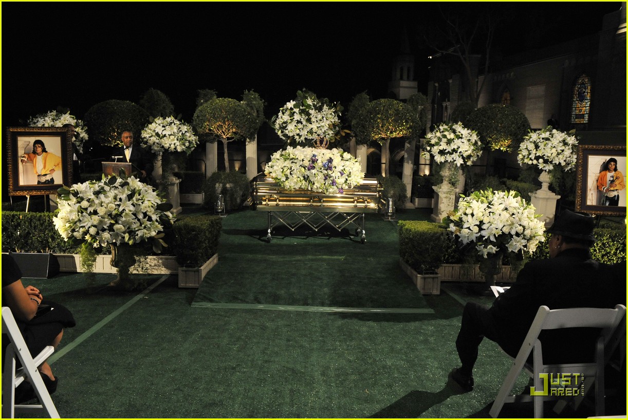 Michael Jackson Is Laid To Rest Photo 2185191 Michael Jackson Photos
