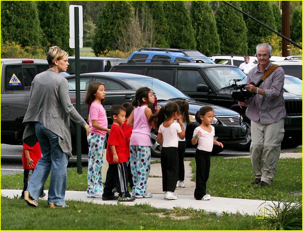 Kate Gosselin Plus Eight Minus Jon Photo 2253472 Jon & Kate Plus 8