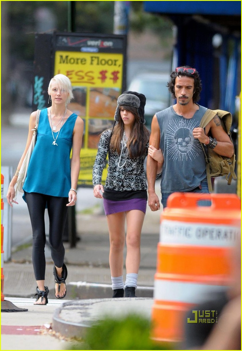 Lourdes Leon American Apparel Pit Stop Photo Carlos Leon Celebrity Babies Lourdes Leon Madonna Pictures Just Jared