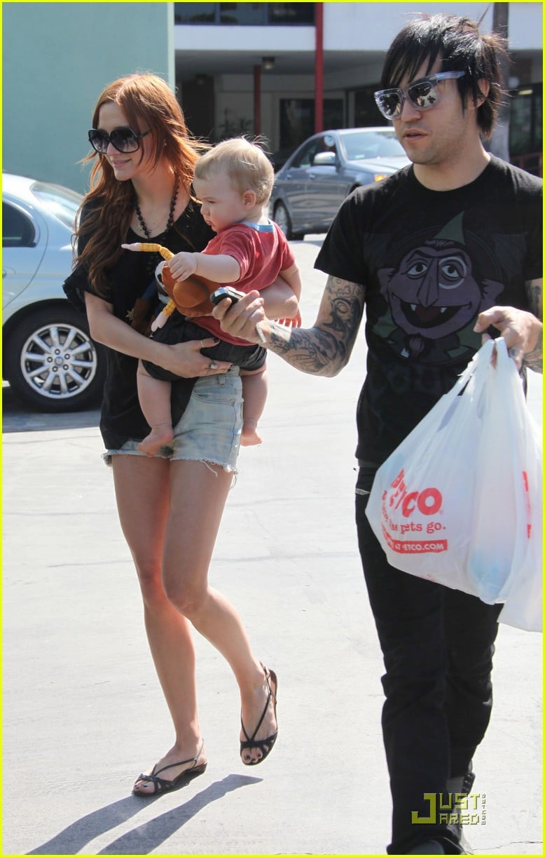 Ashlee Simpson & Pete Wentz Petco Parents Photo 2219741 Ashlee