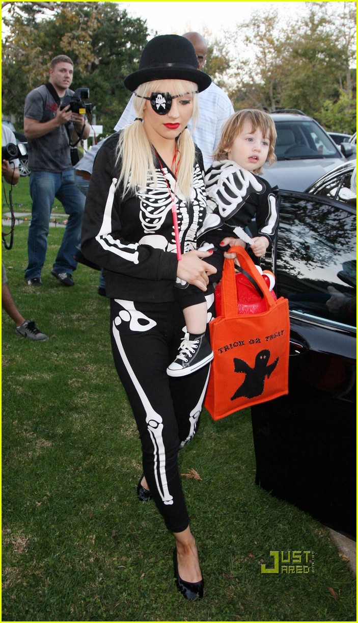 Christina Aguilera is a Skeleton Pirate: Photo 2325672 | Celebrity ...