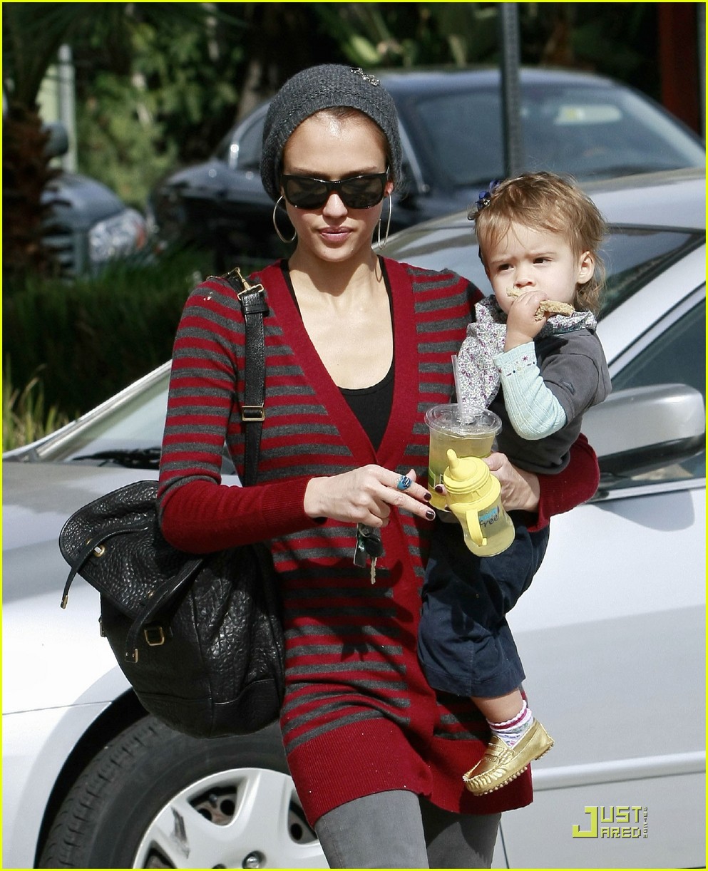 Jessica Alba & Honor Warren Drink Their Juice Photo 2319562 Cash