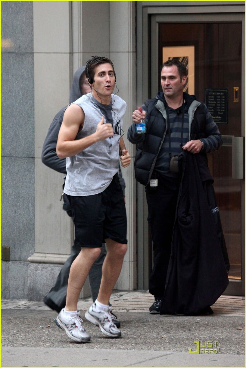 Jake Gyllenhaal Bulges His Biceps Photo 2256511 Jake Gyllenhaal