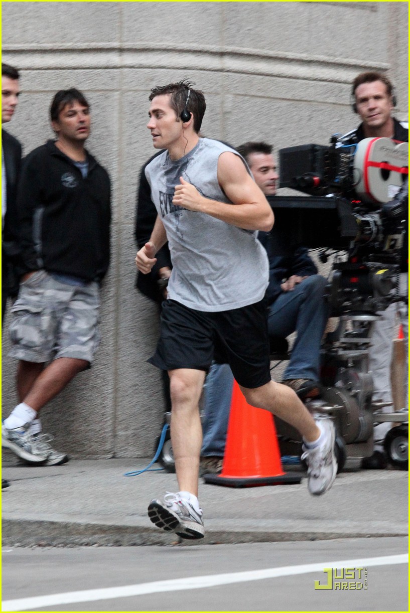 Jake Gyllenhaal Bulges His Biceps Photo 2256601 Jake Gyllenhaal