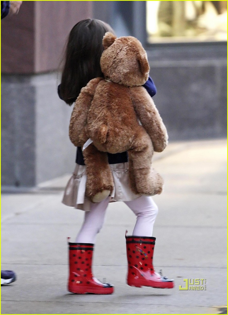 Photo: katie holmes nike town 02 | Photo 2277672 | Just Jared