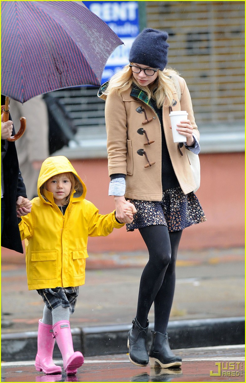 Photo matilda ledger michelle williams rain 05 Photo 2317581 Just