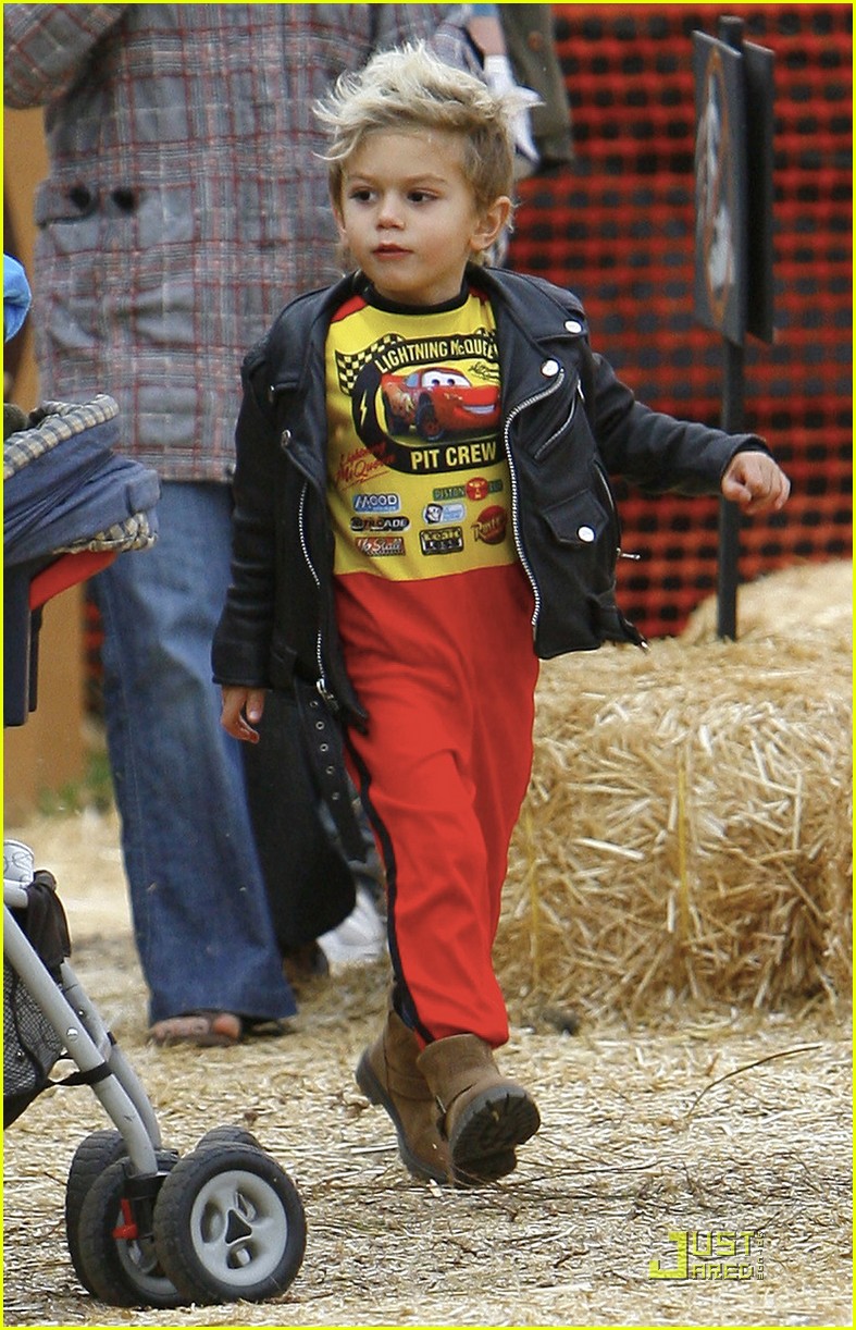 Kingston & Zuma Rossdale Pumpkin Picking Kids Photo 2319521