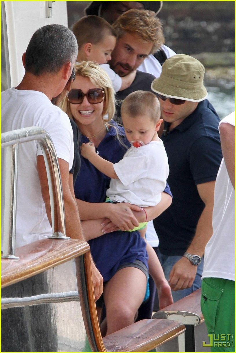 Britney Spears & Boys are Sydney Harbor Happy Photo 2360912 Bikini