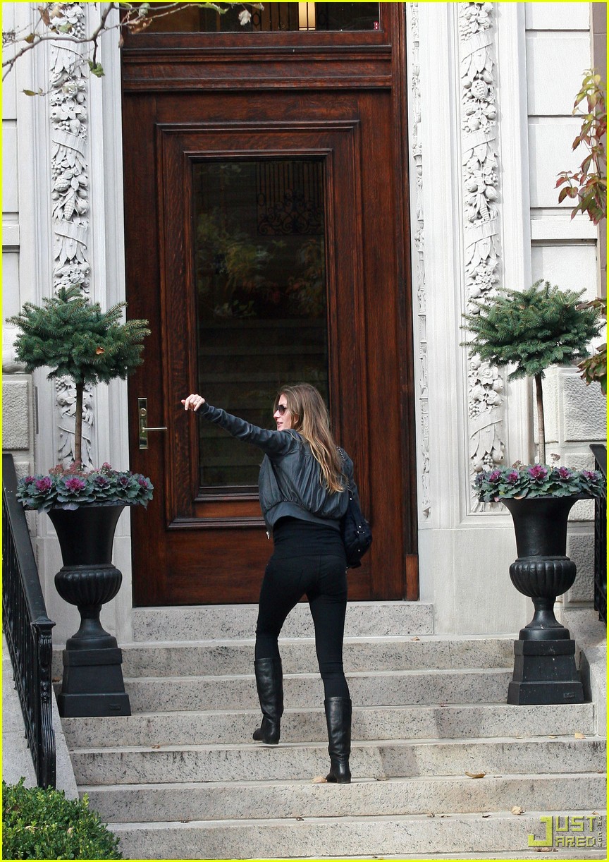 Gisele Bundchen Baby Bump in Boston! Photo 2350862 Gisele Bundchen