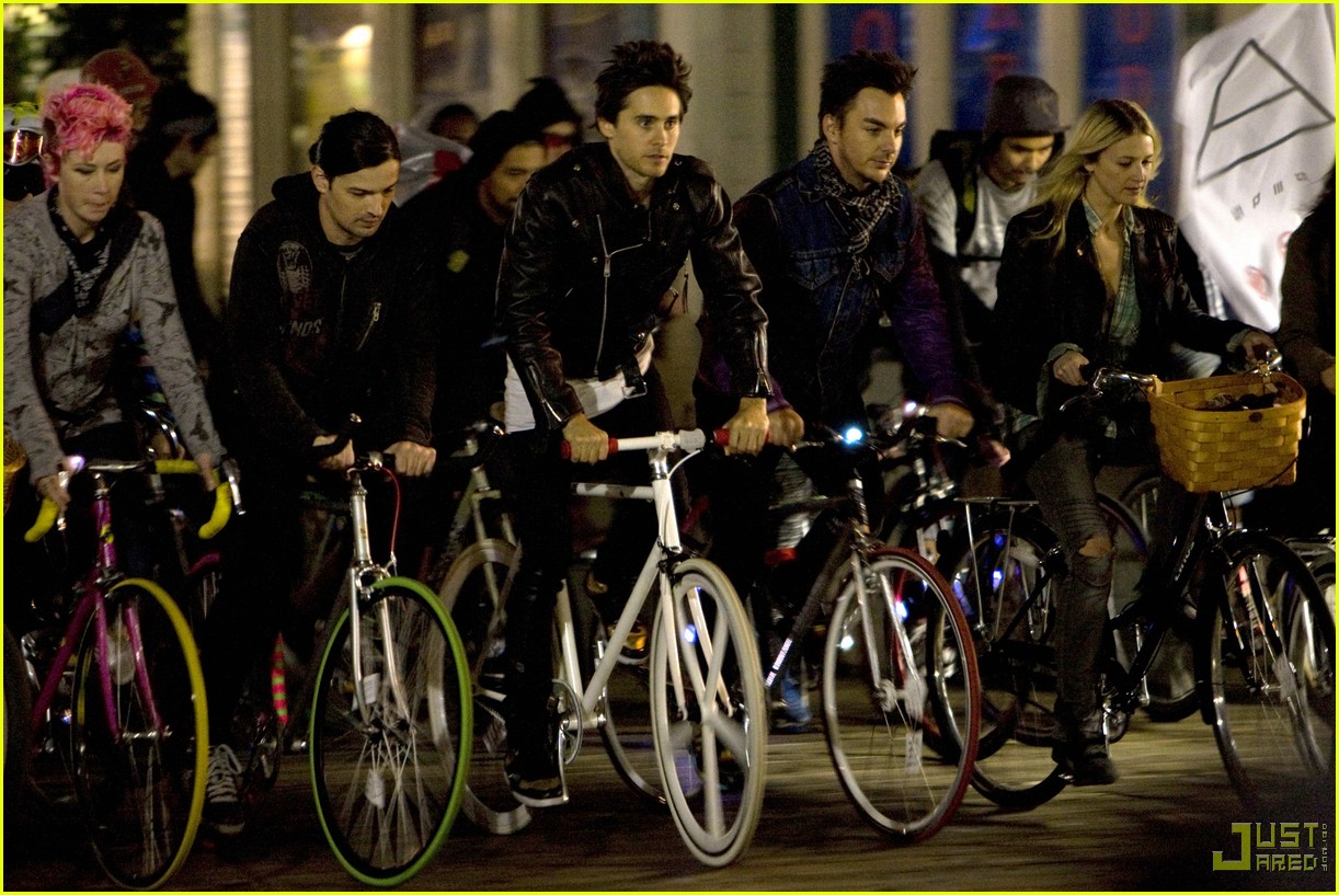 30 seconds to mars queens. Kings and queens 30 seconds to mars перевод. 30 seconds to mars queens. Kings queens ноты. 30 seconds to mars kings and queens.