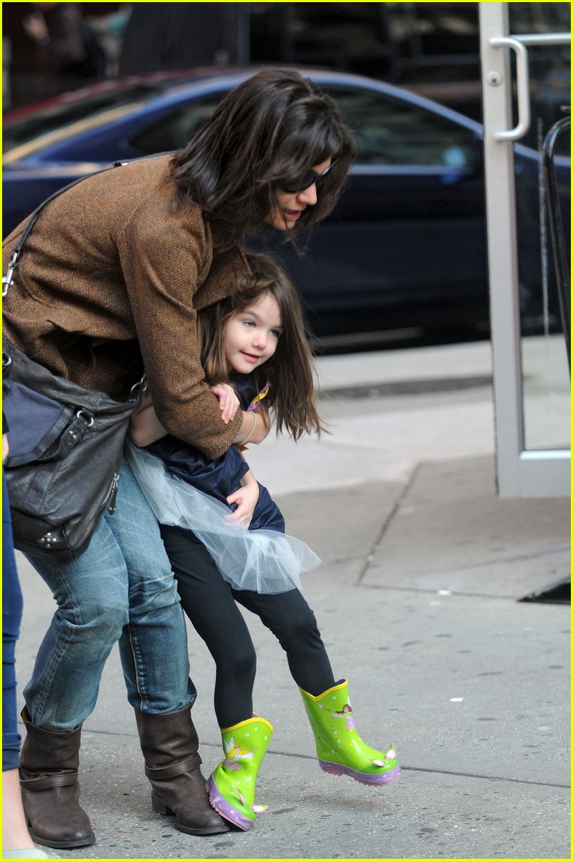 Suri & Isabella Cruise: Sister, Sister!: Photo 2374691 | Celebrity