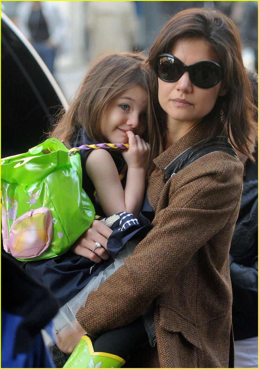 Suri & Isabella Cruise: Sister, Sister!: Photo 2374711 | Celebrity