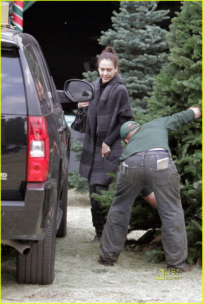 Jessica Alba Christmas Tree Shoppping! Photo 2400057 Cash Warren
