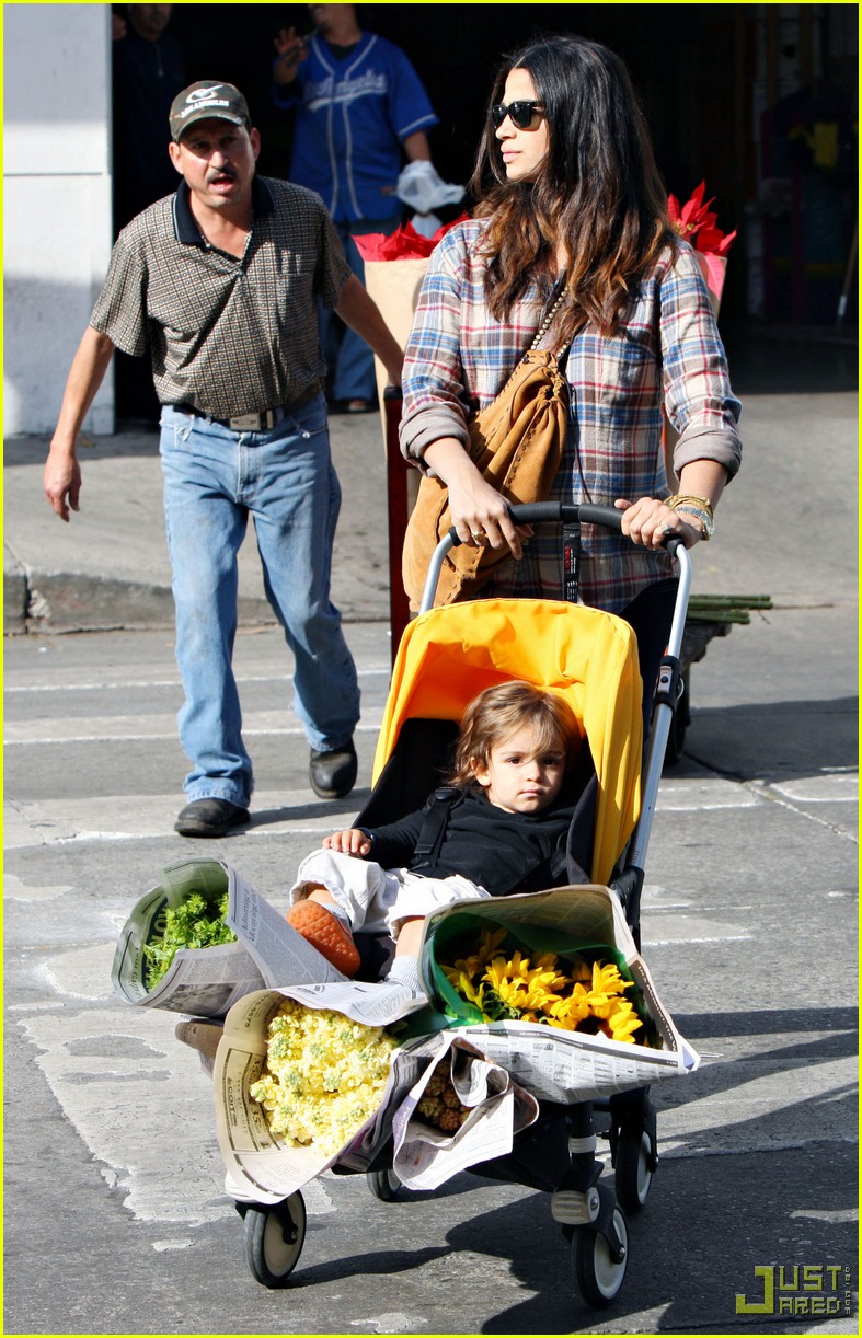 Camila Alves & Levi McConaughey Daffodil Duo Photo 2395622 Camila