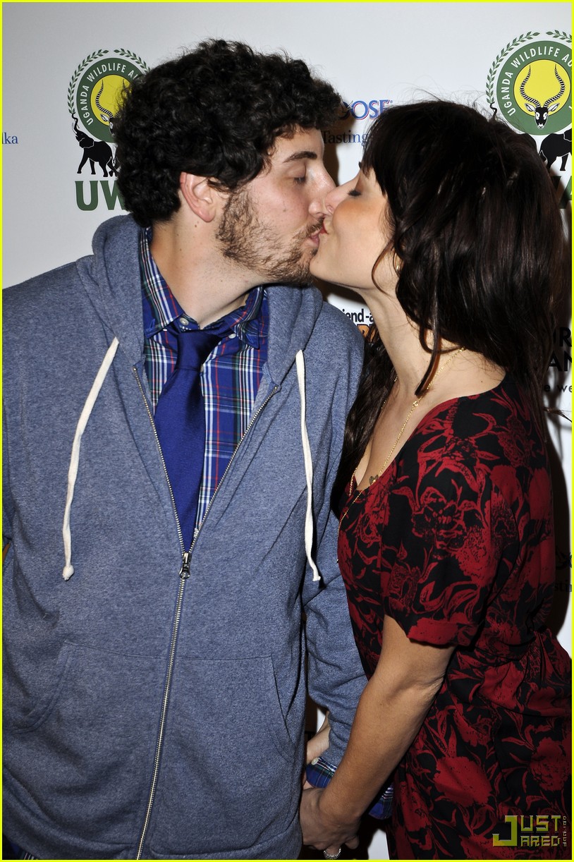 Jason Biggs Simon Curtis Are Gorilla Guys Photo Jason Biggs Simon Curtis Pictures Just Jared Jason Biggs Simon Curtis Are Gorilla Guys Photo Jason Biggs Simon Curtis Pictures Just Jared