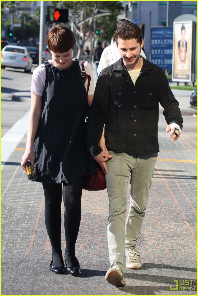 Shia LaBeouf & Carey Mulligan are a Crafty Couple Photo 2402319