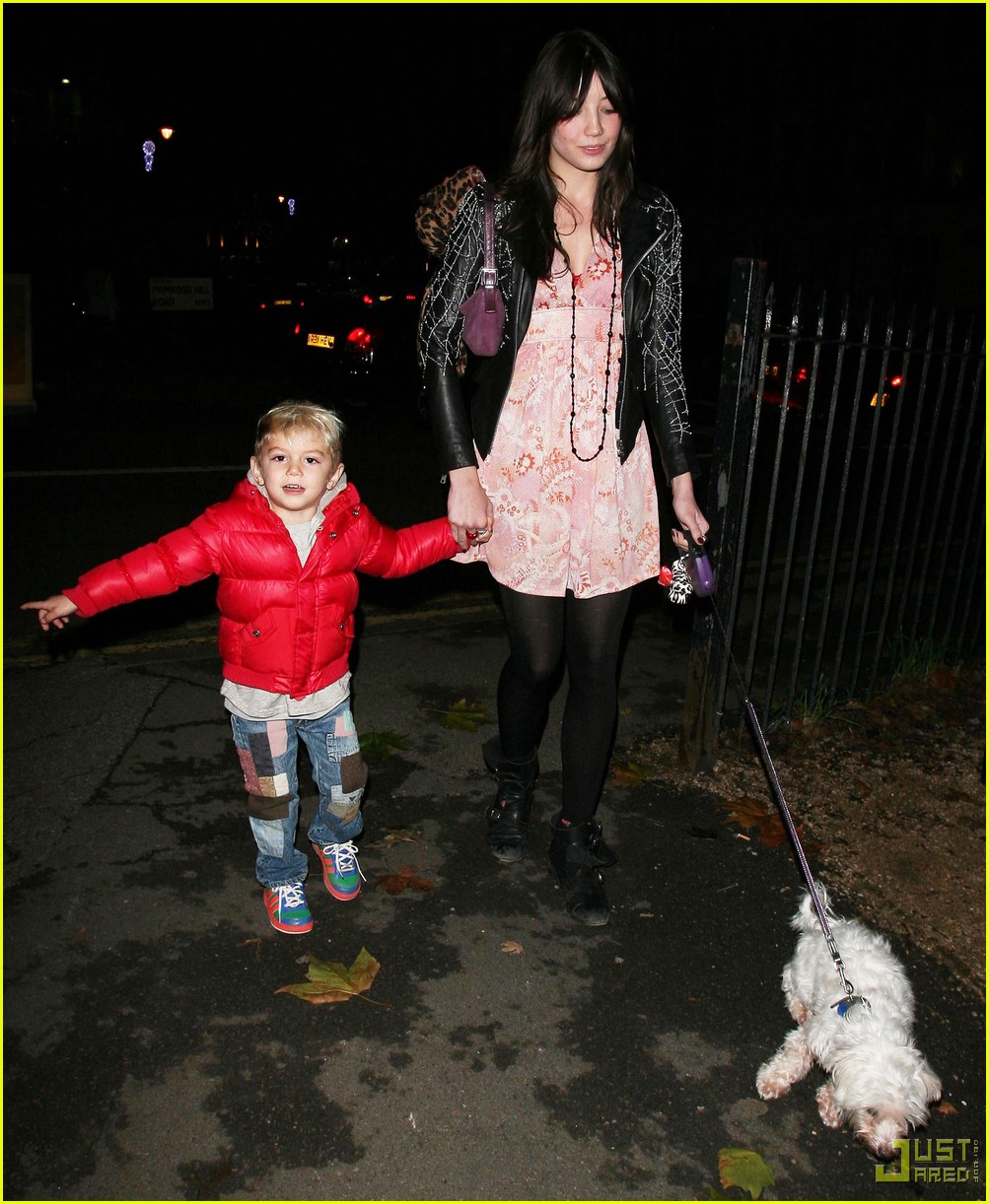 Daisy Lowe & Kingston Rossdale Dog Walking Duo Photo 2401325