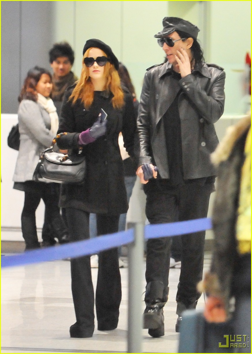 Marilyn Manson & Evan Rachel Wood Hold Hands at Paris Airport: Photo