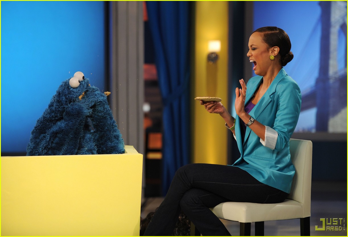 Tyra Banks Teaches Cookie Monster How to Smize: Photo 2395862 | Sesame