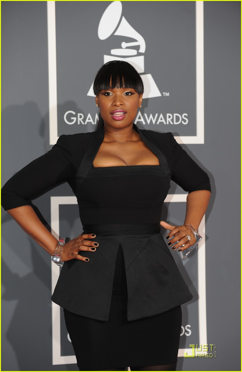 Jennifer Hudson Grammys 2010 Red Carpet Photo 2413167 2010 Grammy Awards, Jennifer Hudson