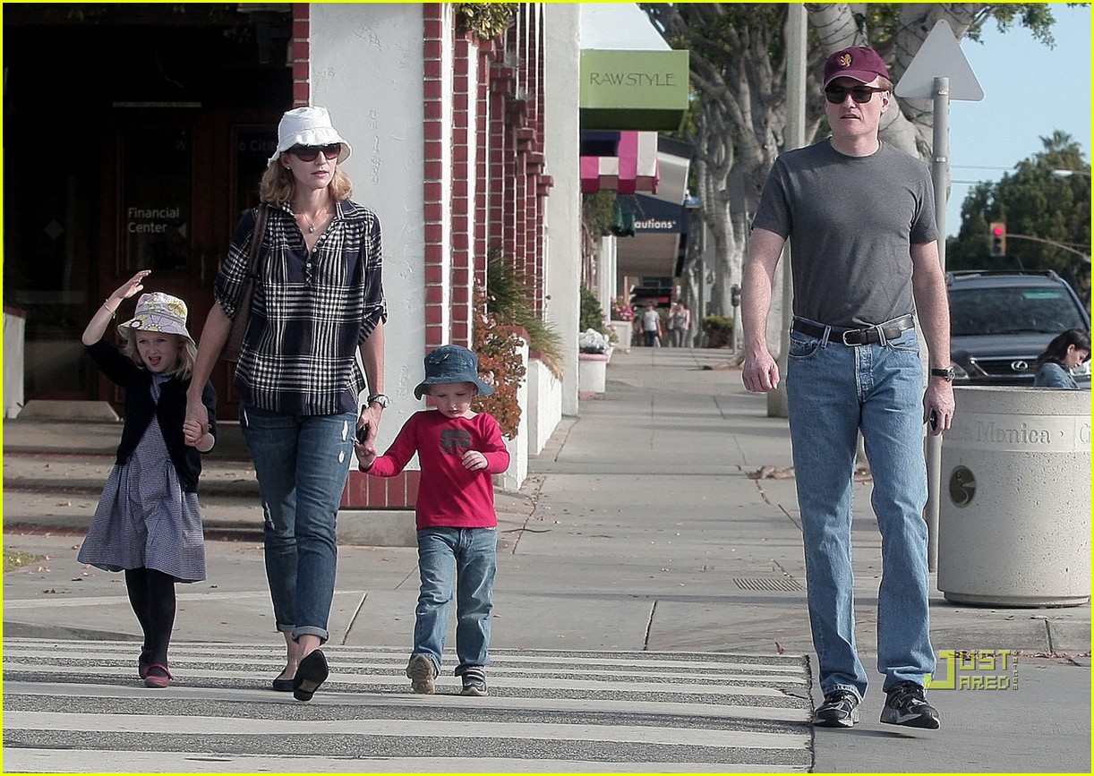 Photo: conan obrien neve beckett los angeles stroll 05 | Photo 2407522