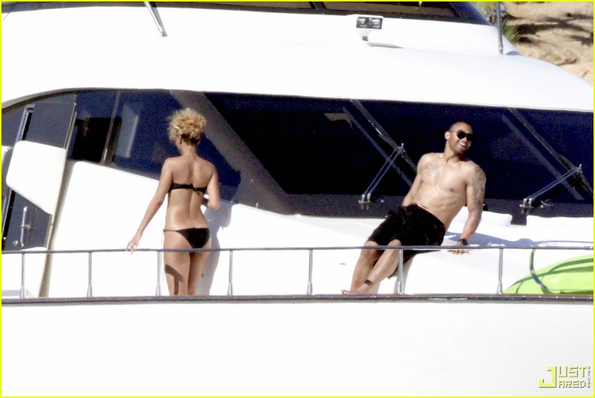 Rihanna: I'm On A Boat! ...with Matt Kemp rihanna matt kemp shirtless ...