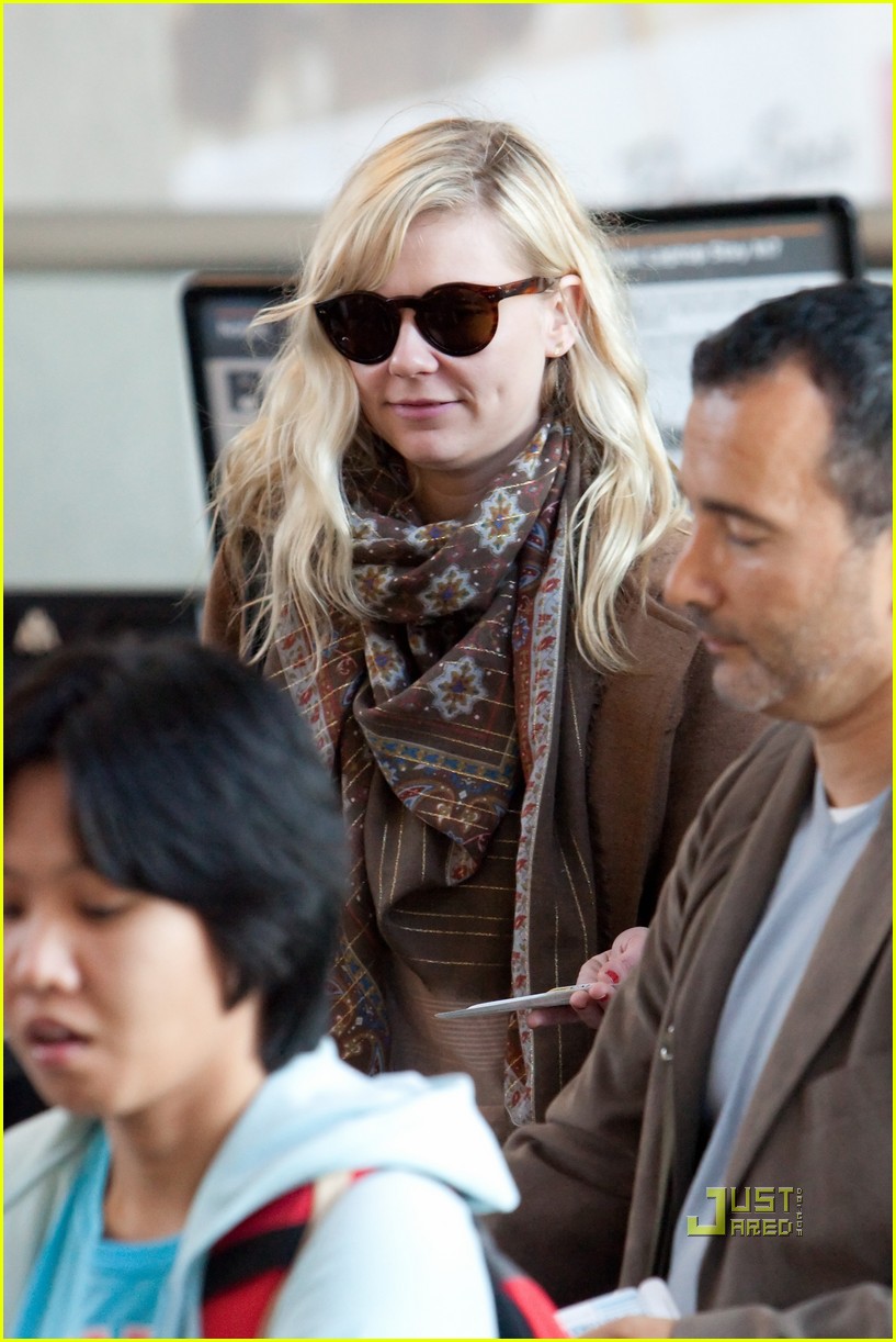 Photo: kirsten dunst lax airport 09 | Photo 2425872 | Just Jared