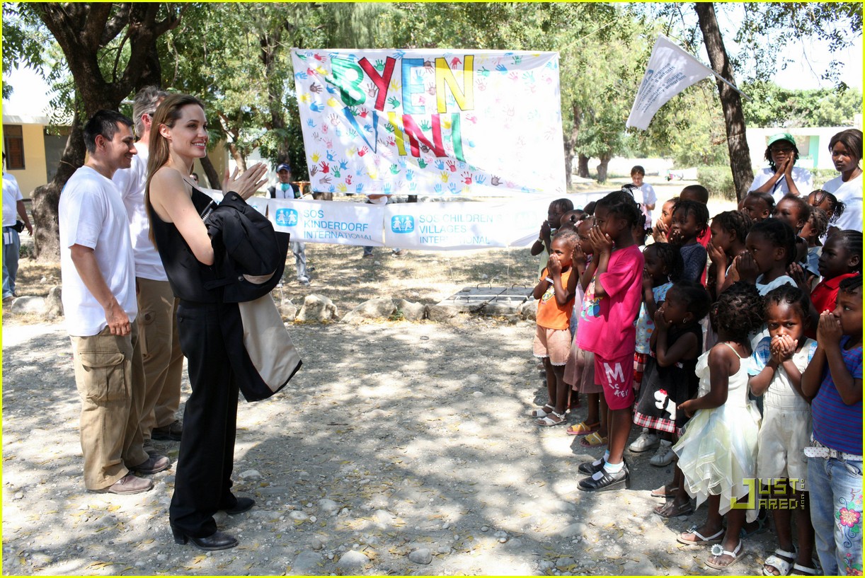 Angelina Jolie Visits Haiti, Cheered On By Kids Photo 2426759