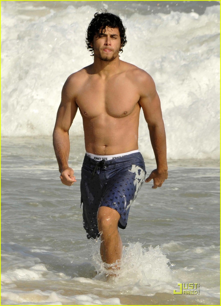 Jesus Luz Basks On The Beach: Photo 2430201 | Jesus Luz, Shirtless