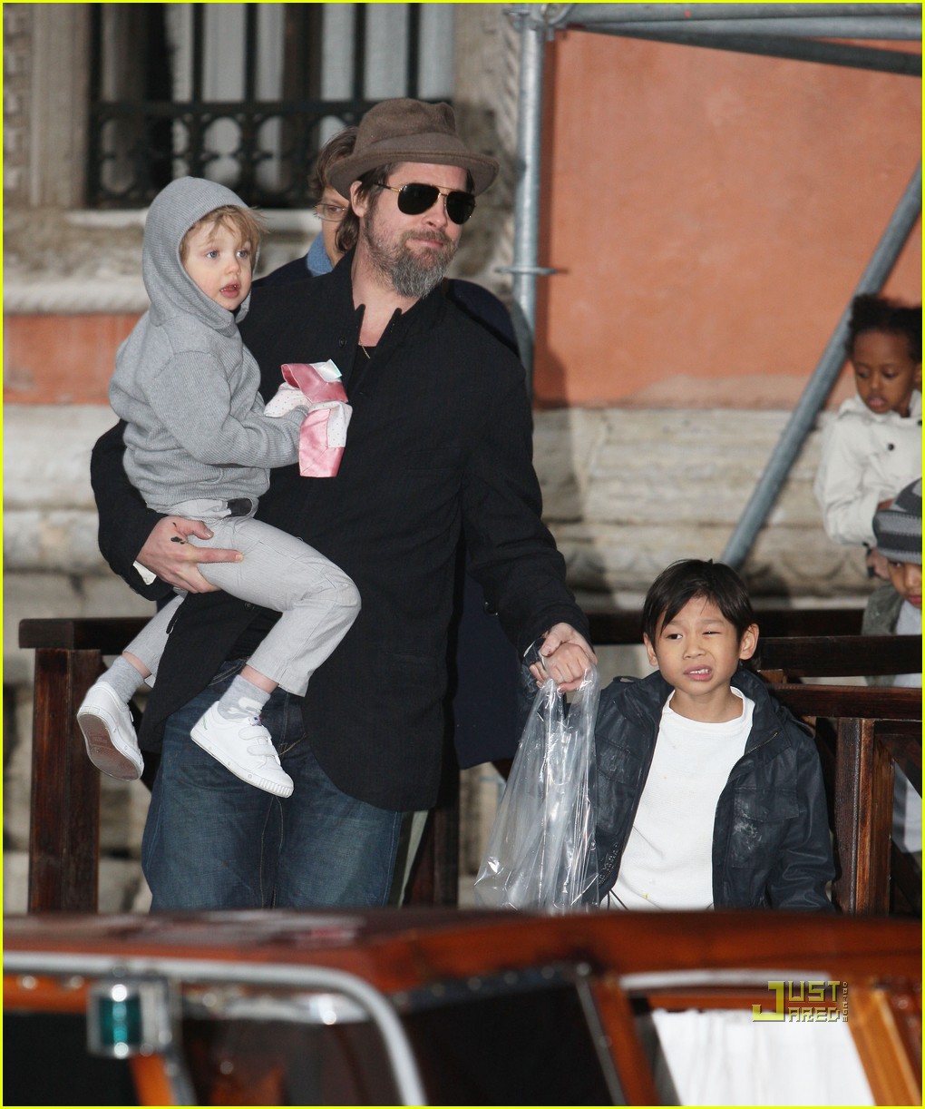 Brad Pitt & Angelina Jolie 'Tourist' Family Set Visit! Photo 2430929