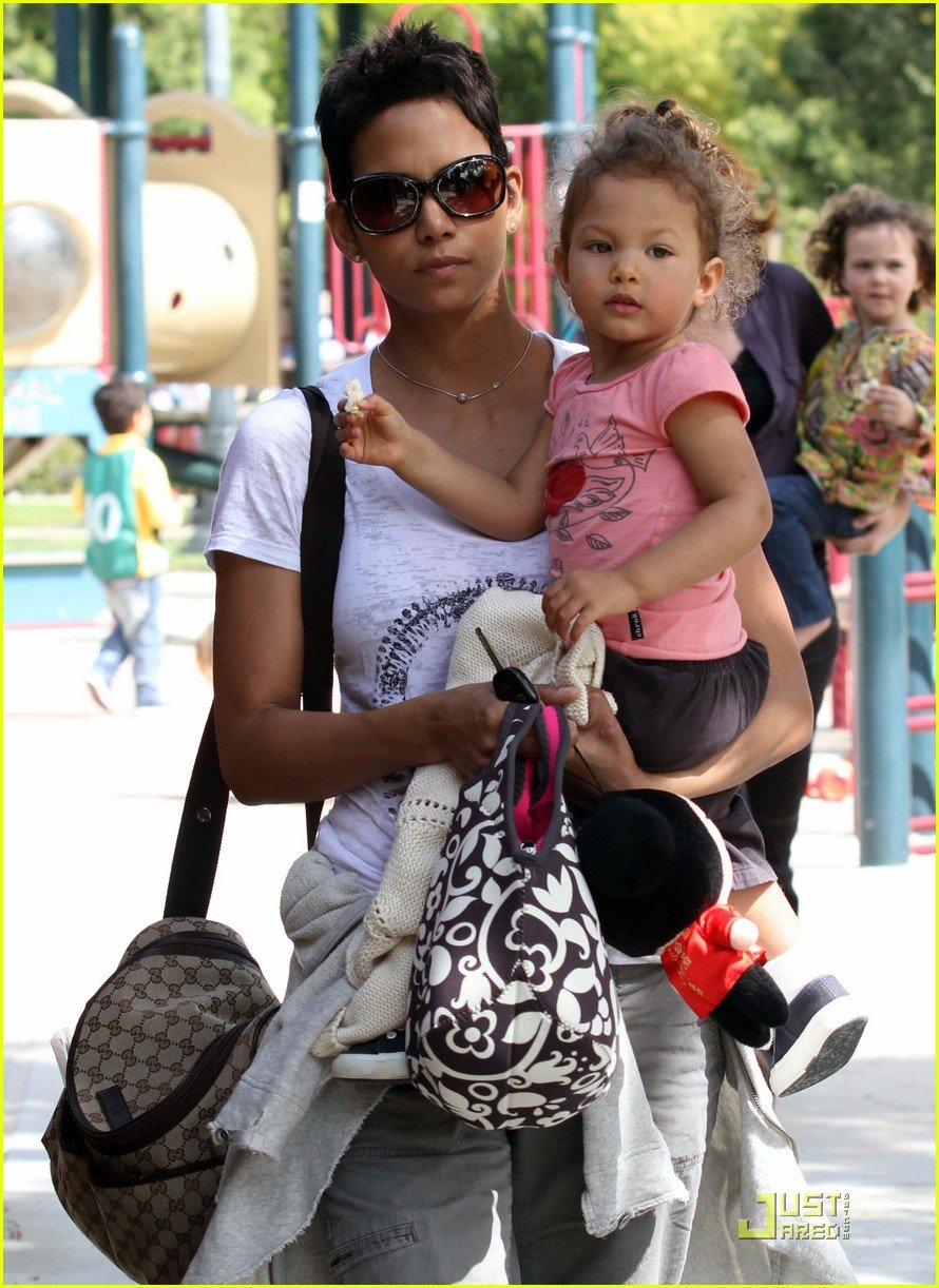 Halle Berry & Nahla Aubry Park and Play! Photo 2432336 Celebrity