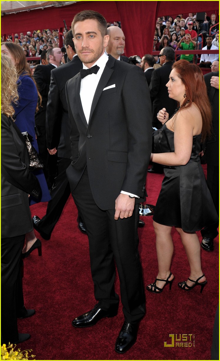 Jake Gyllenhaal Oscars 2010 Red Carpet Photo 2432892 2010 Oscars