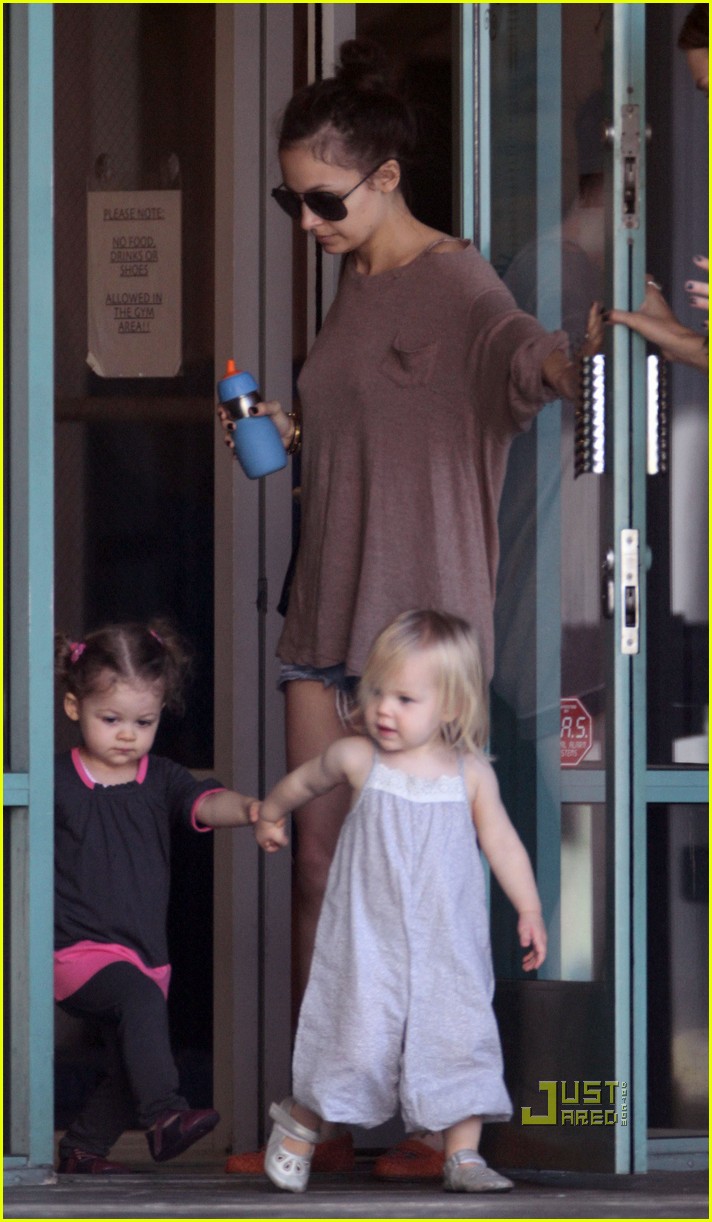 Harlow Madden Cute at Kid Fit! Photo 2435068 Celebrity Babies(02)