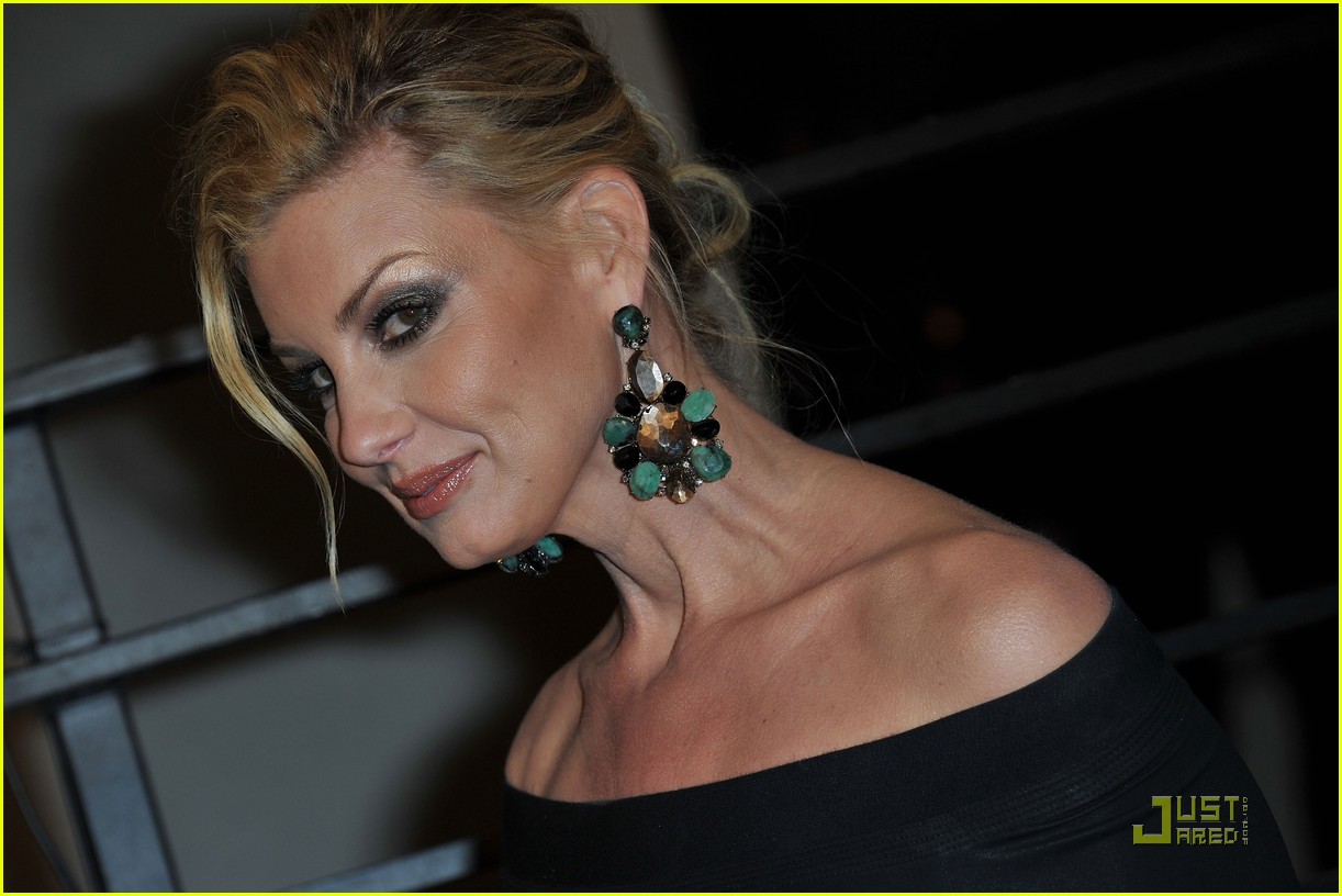 Sexy pictures of faith hill