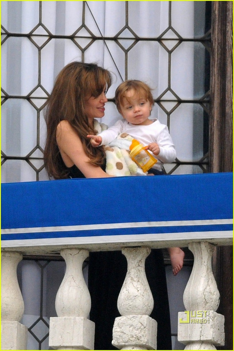 Angelina Jolie Knox Balcony Bonding Time! Photo 2437327 Angelina