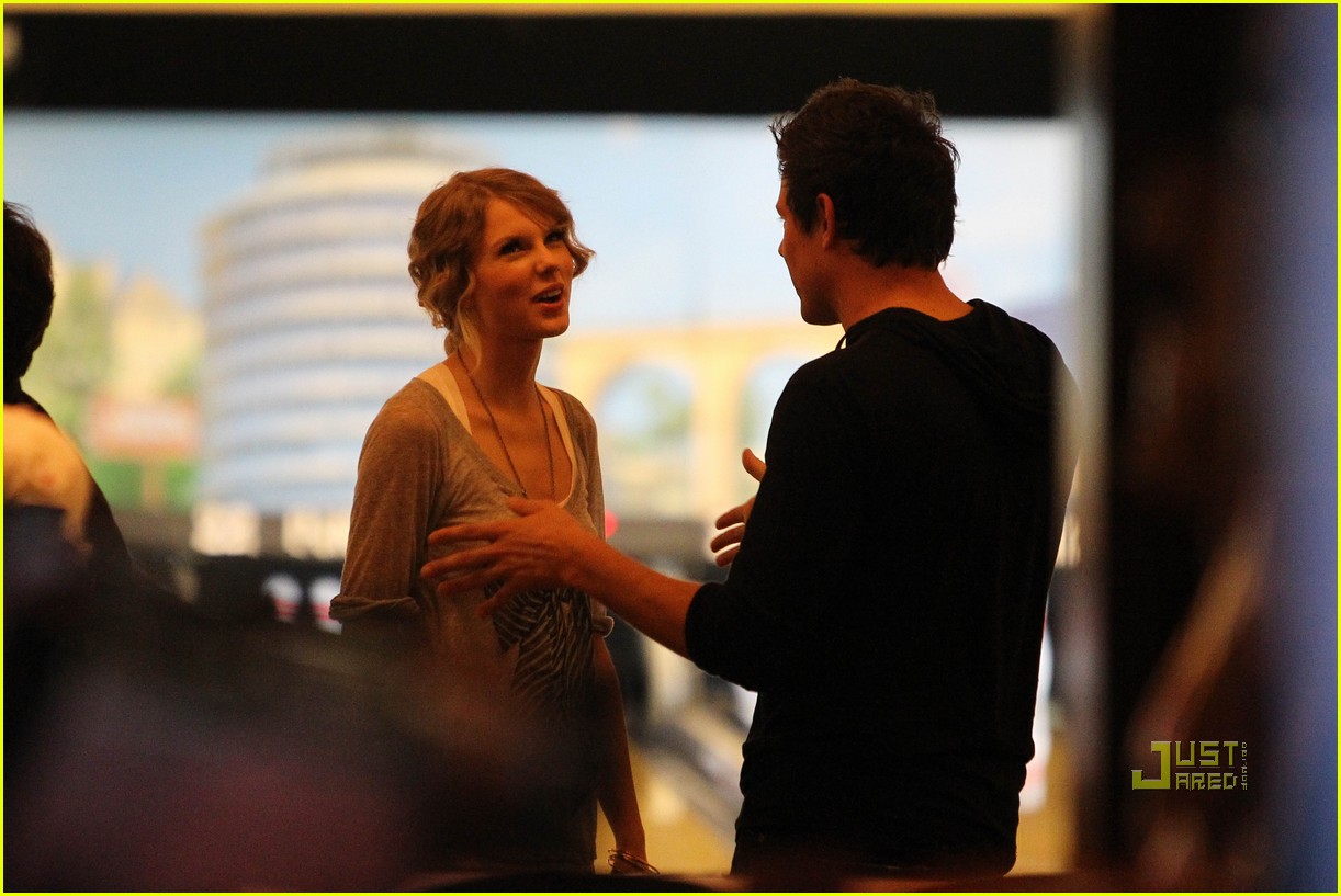 Taylor Swift & Cory Monteith Hug It Out Photo 2437023 Cory Monteith, Taylor Swift Photos Taylor Swift & Cory Monteith Hug It Out Photo 2437023 Cory Monteith, Taylor Swift Photos