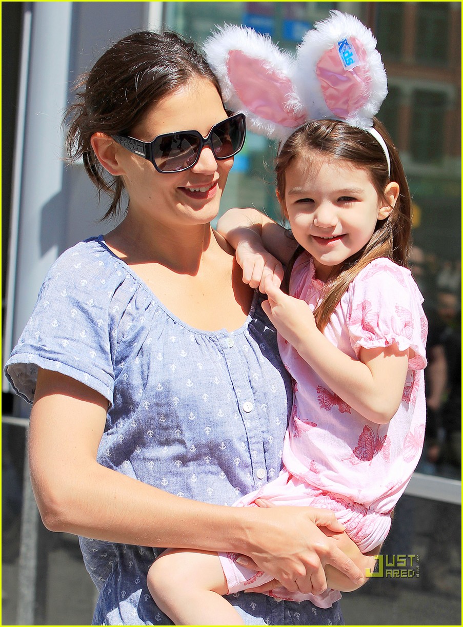 Suri Cruise Bunny Ears with Katie Holmes! Photo 2441574 Celebrity