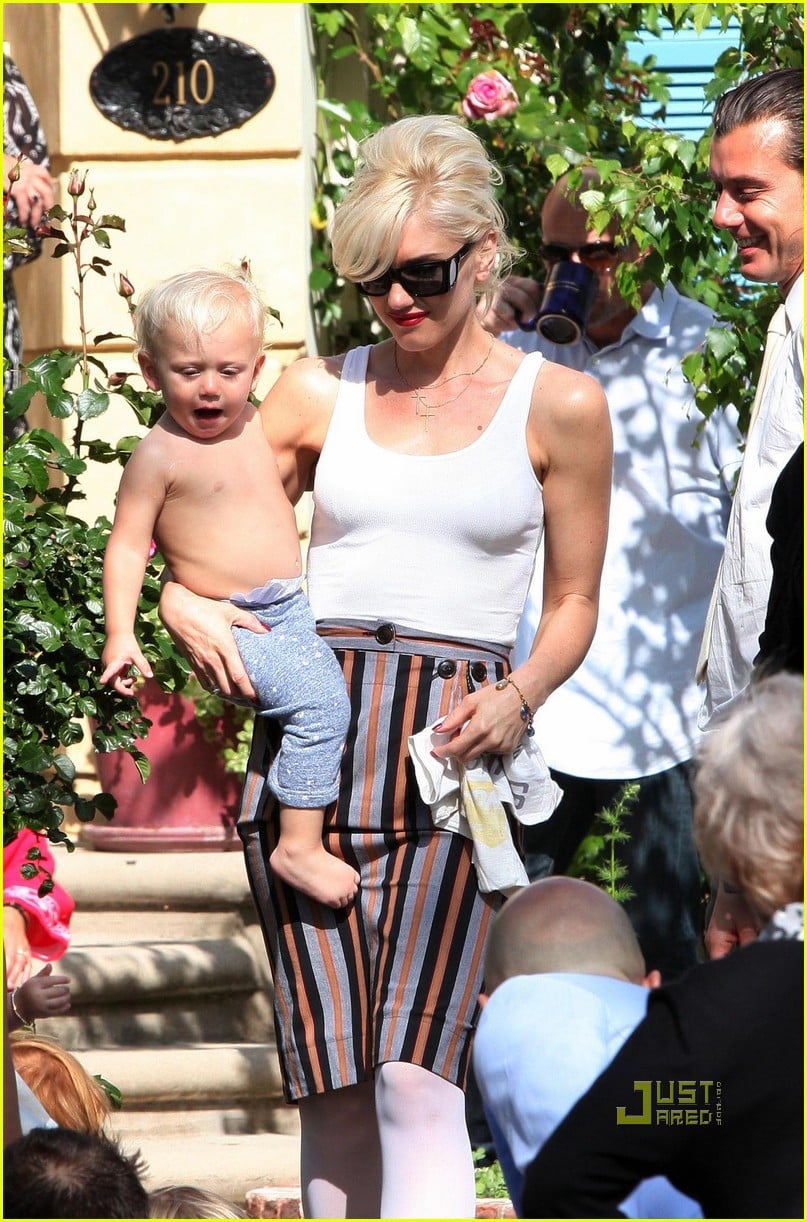 Kingston & Zuma Rossdale Hug It Out Photo 2443784 Celebrity Babies