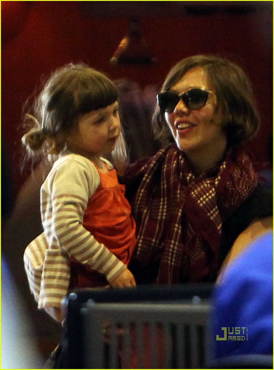 Maggie Gyllenhaal & Ramona LaGuardia Ladies Photo 2445161 Celebrity(02)