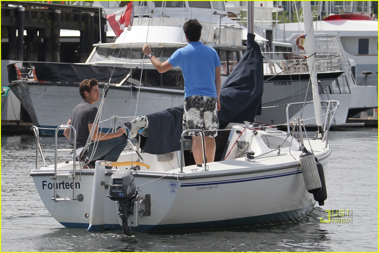 Zac Efron Sailing on English Bay! Photo 2451858 Zac Efron Photos