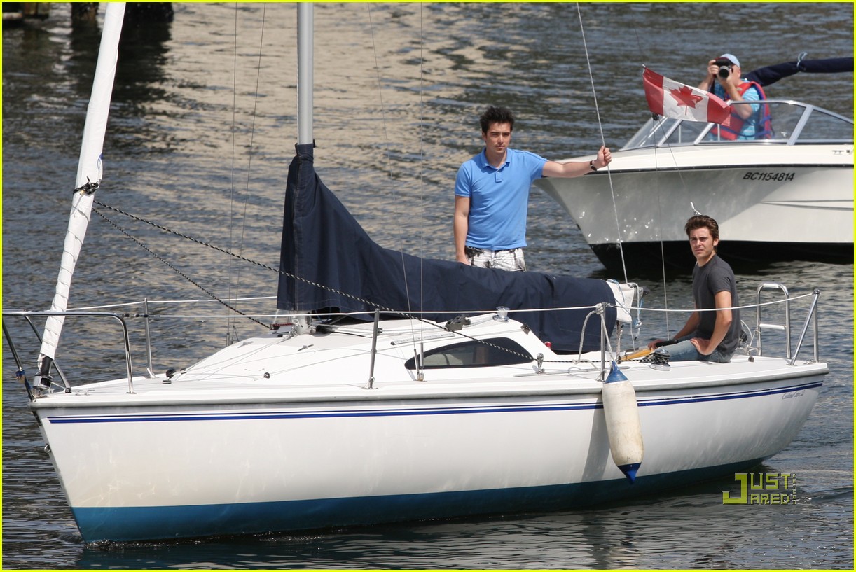 Zac Efron Sailing on English Bay! Photo 2451860 Zac Efron Photos