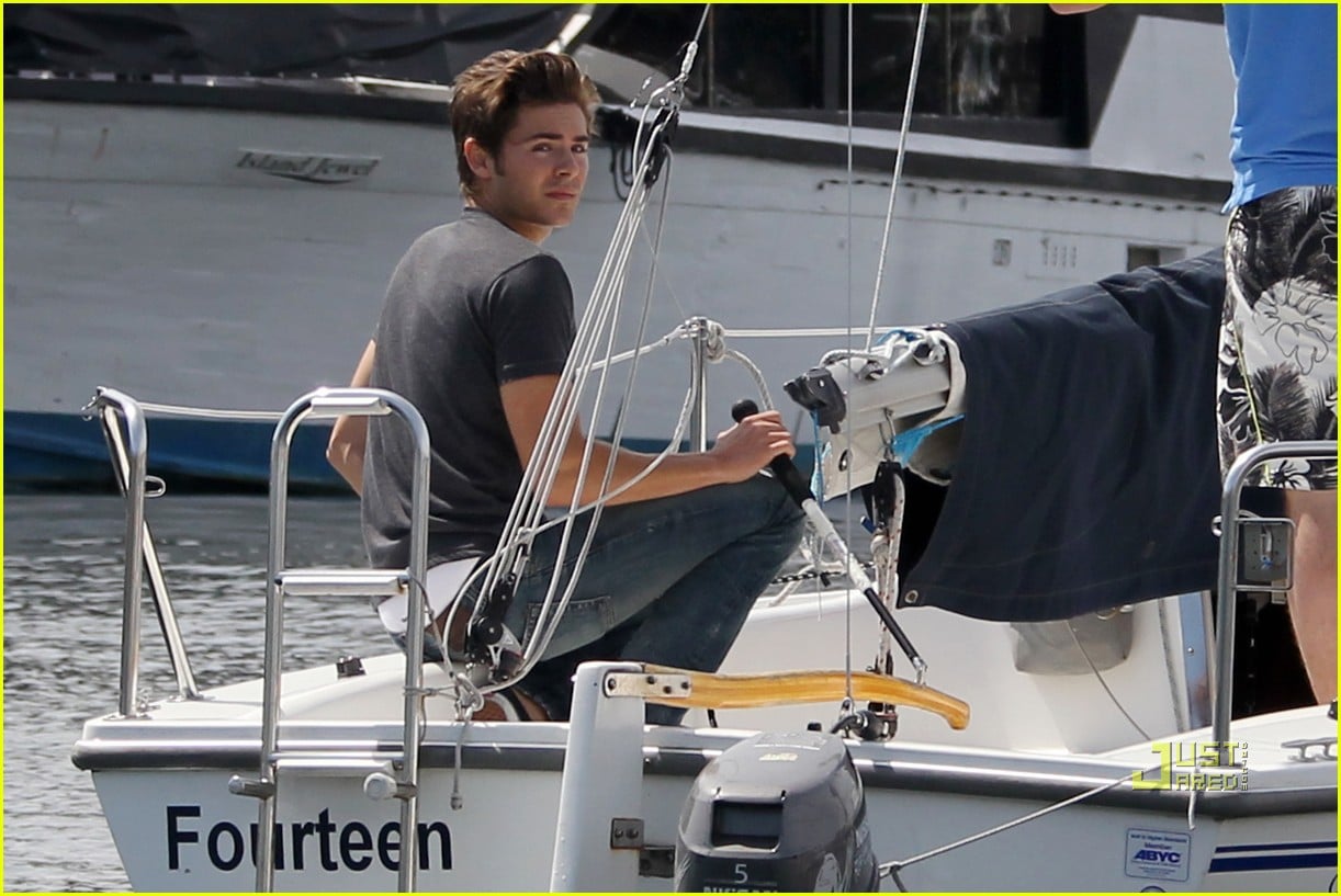 Zac Efron Sailing on English Bay! Photo 2451863 Zac Efron Photos
