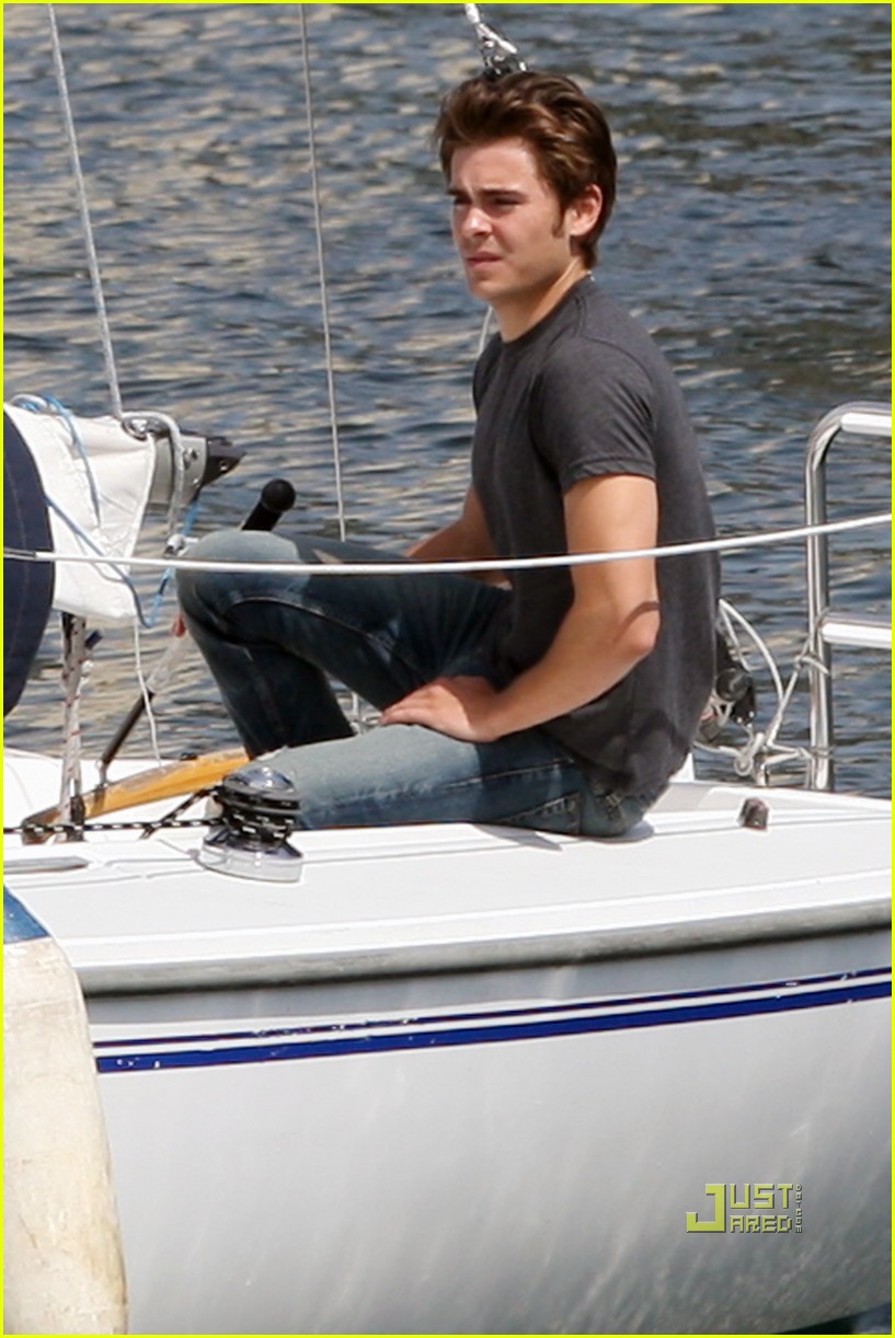 Zac Efron Sailing on English Bay! Photo 2451867 Zac Efron Photos