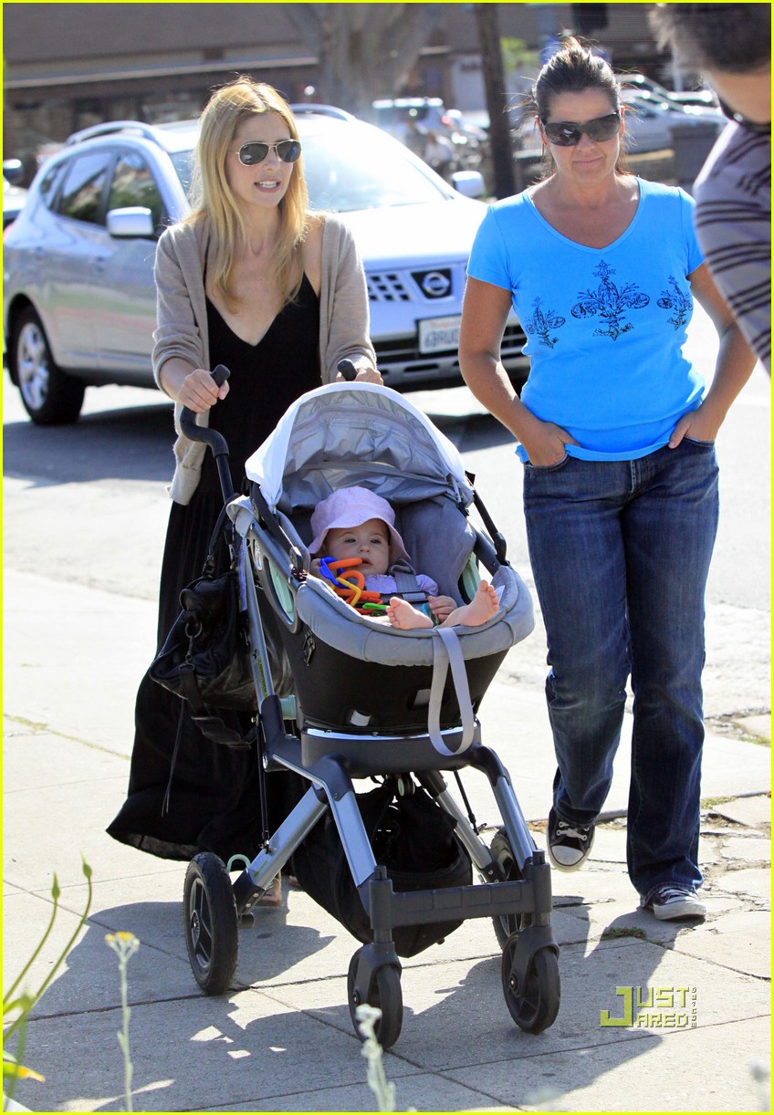 Sarah Michelle Gellar: Saturday with Charlotte!: Photo 2449279